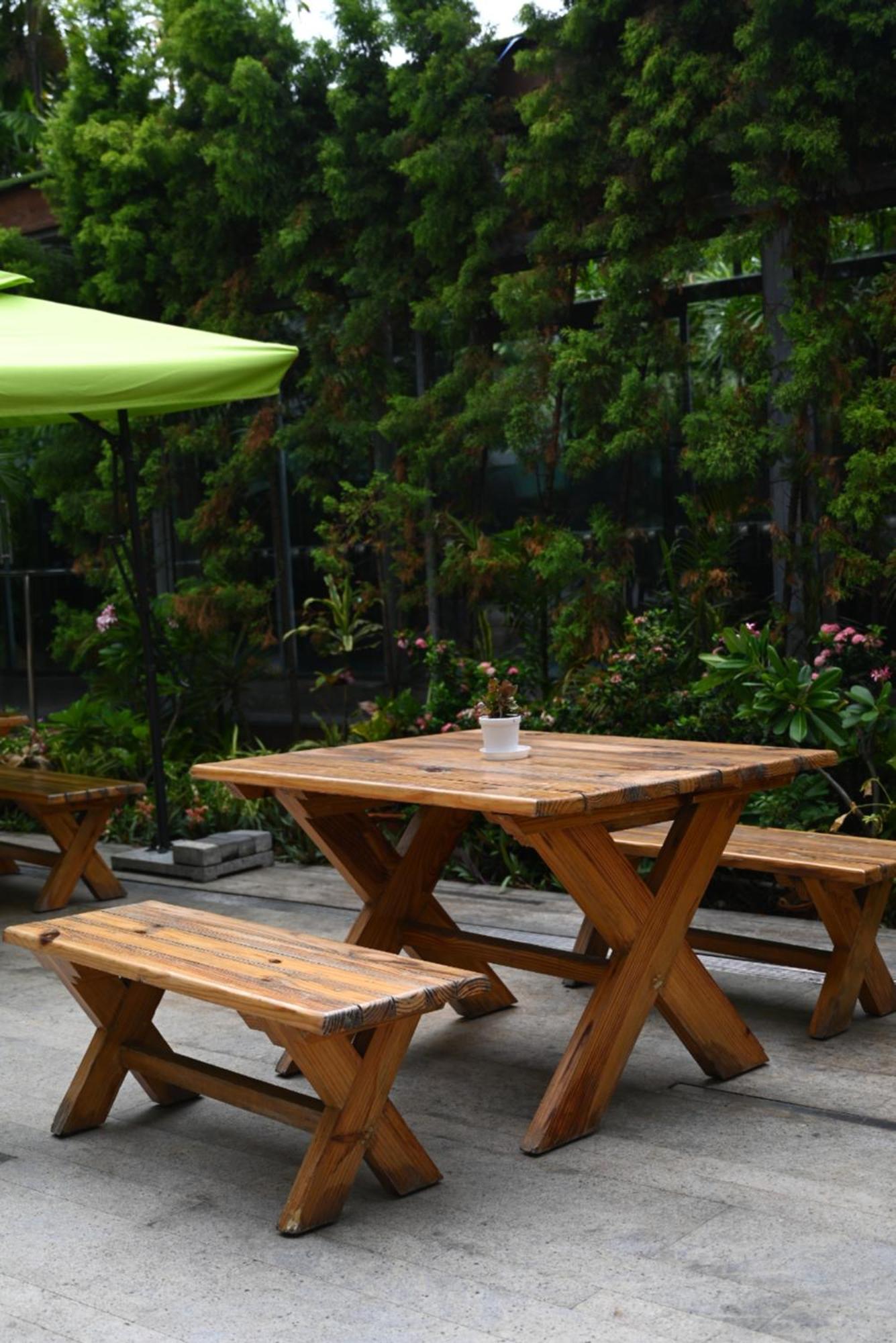 The Park Kolkata Hotel Exterior foto A picnic table