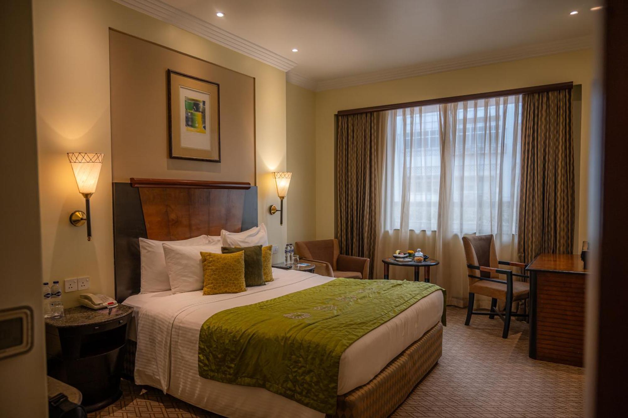 The Park Kolkata Hotel Exterior foto A room at the Taj Bengal